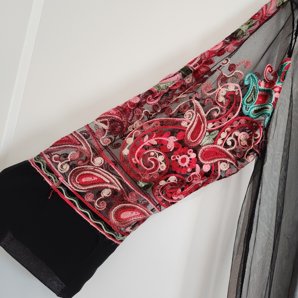 Embroidered Robe - Picture 2 of 3